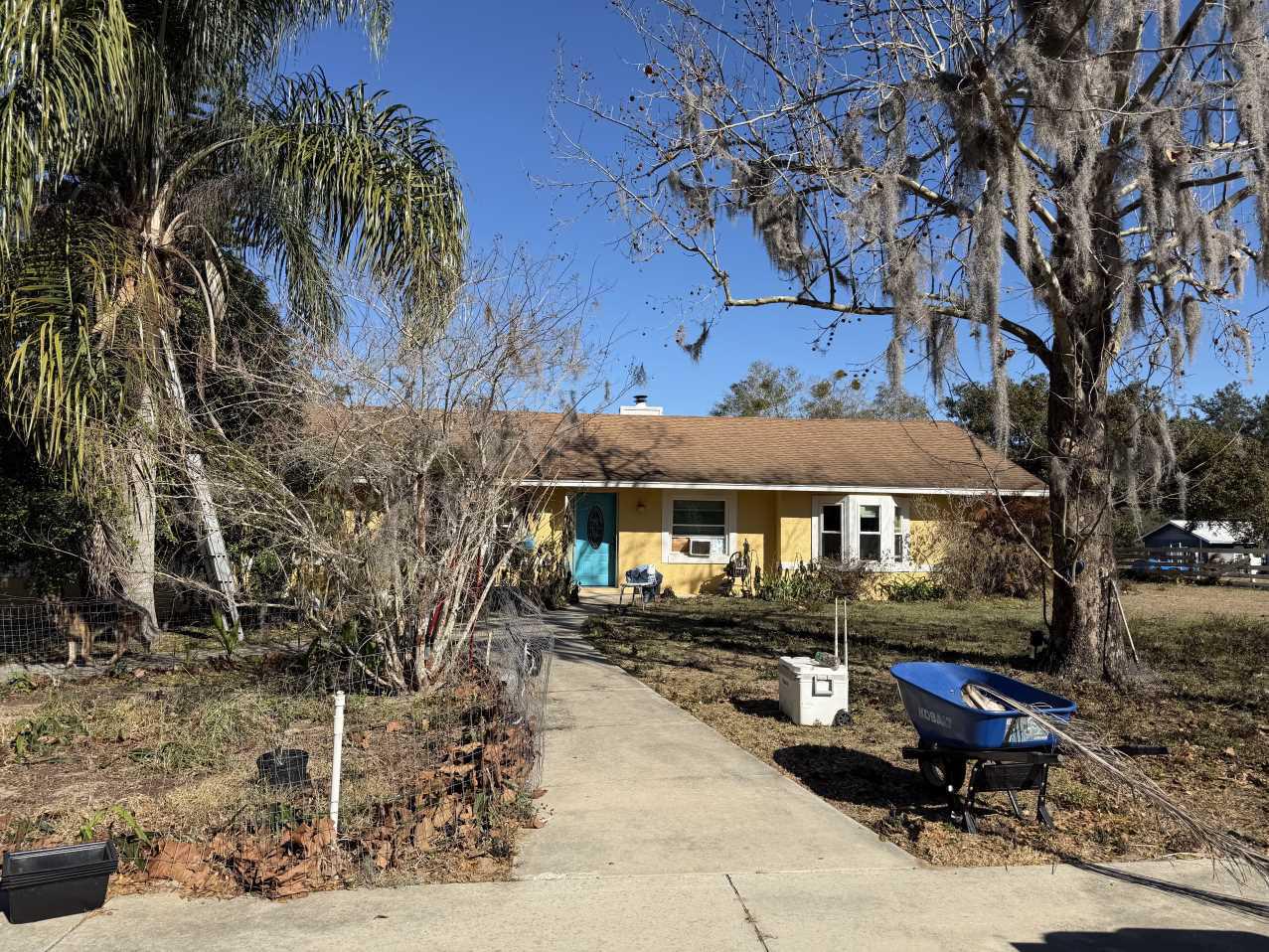 Florida home with storm-damaged roof before emergency roof tarping